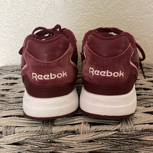 Burgundy suede shoes Reebok womens size 8 1/2 or mens 7 great condition - Picture 5 of 14